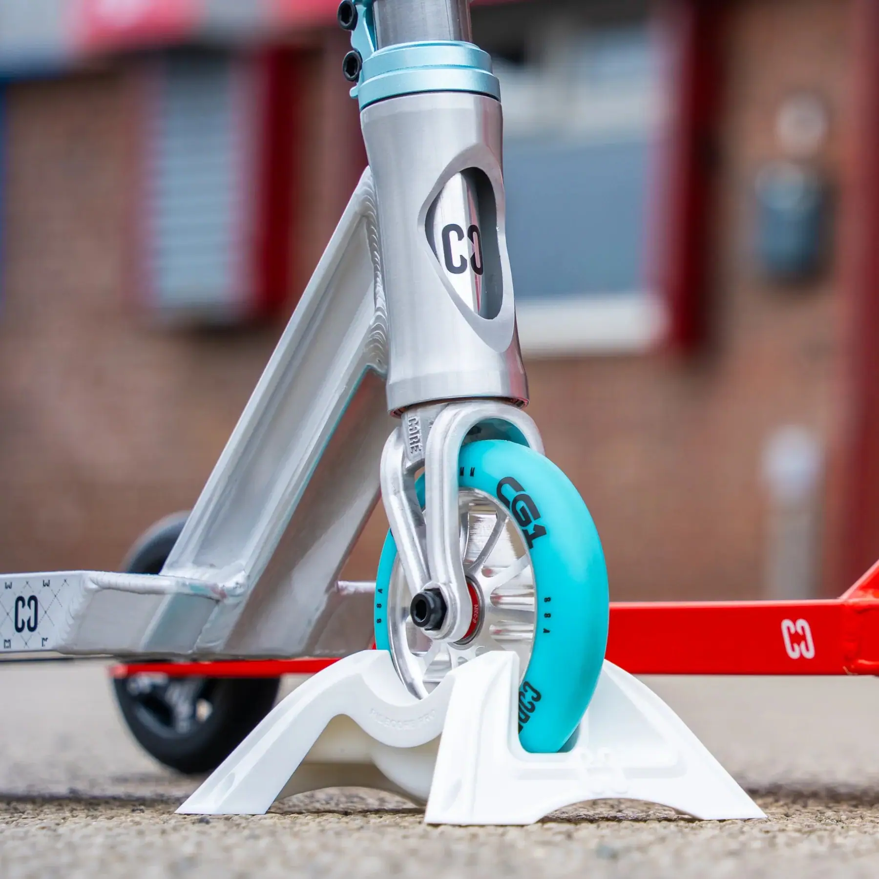 Core Scooter Wall und Floor Stand - Chrome - Image 3