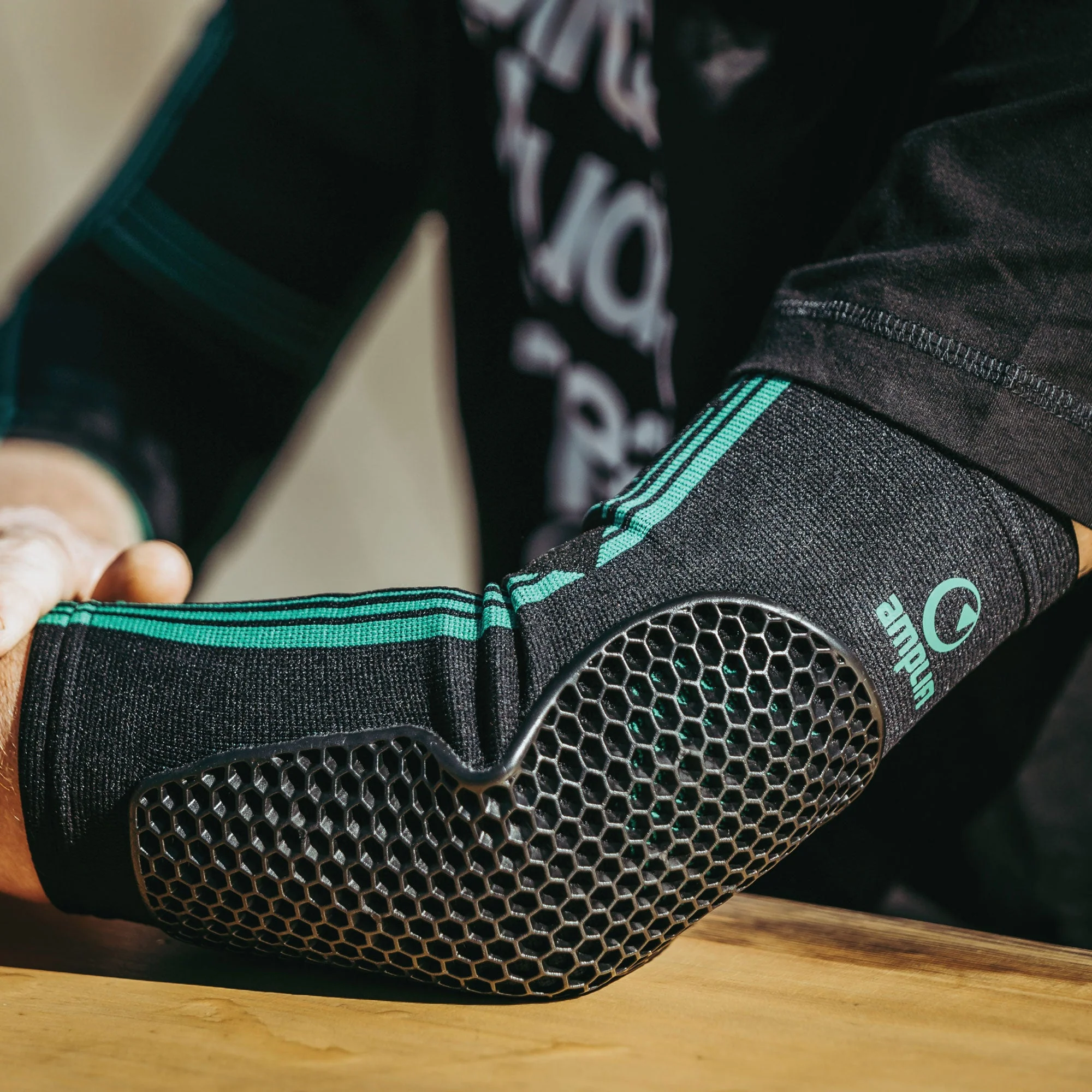 AMPLIFI MKX Elbow - Image 4