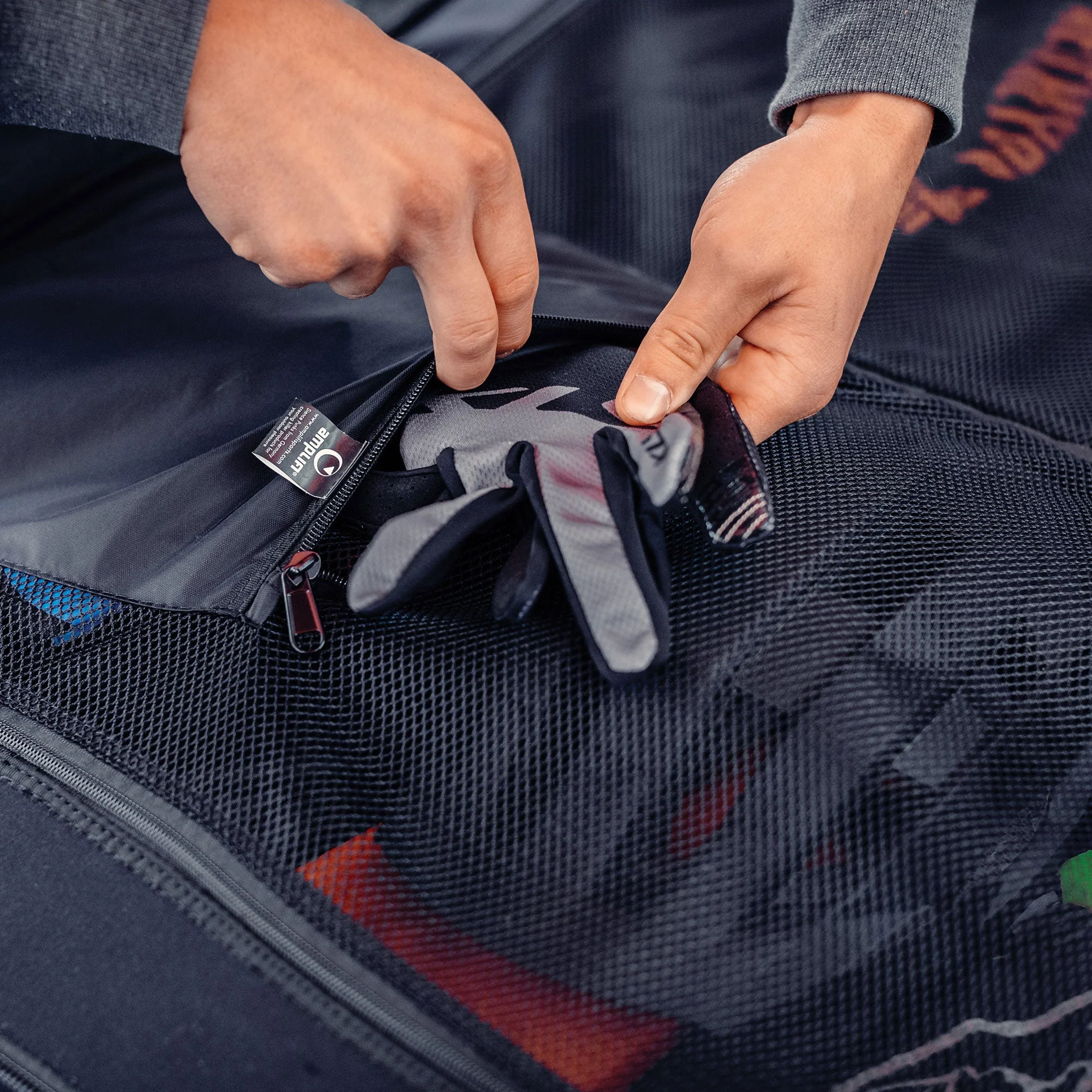 AMPLIFI Team Torino Travelbag - Image 8